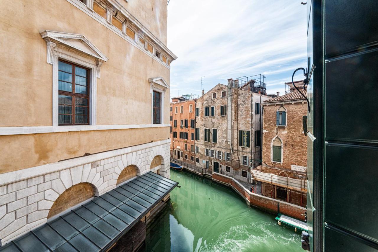 Casanova Fenice - Canal View Veneza Exterior foto