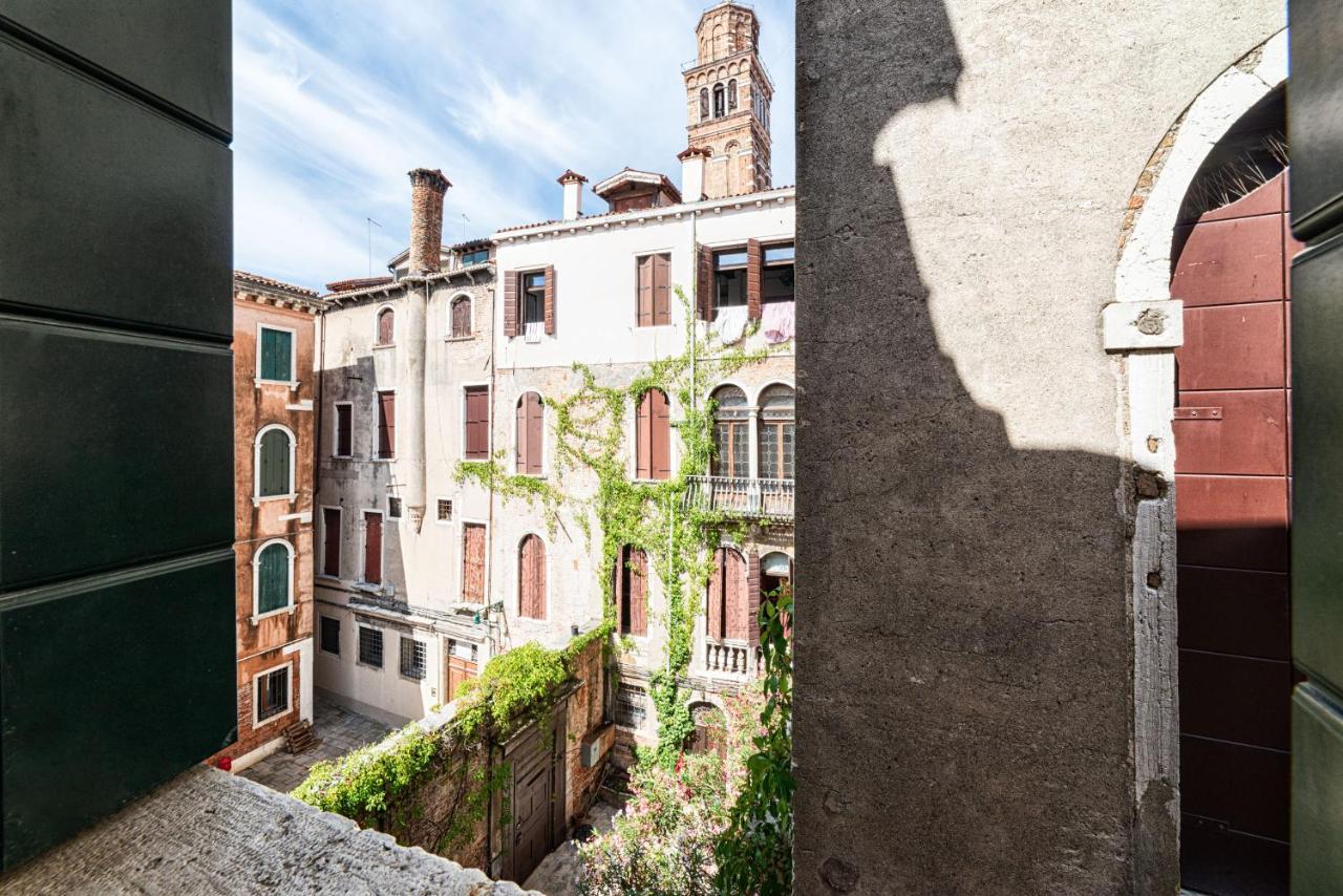 Casanova Fenice - Canal View Veneza Exterior foto